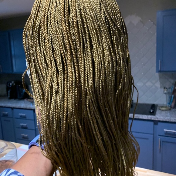 Gorgeous Micro Conroe wig - Picture 6 of 7